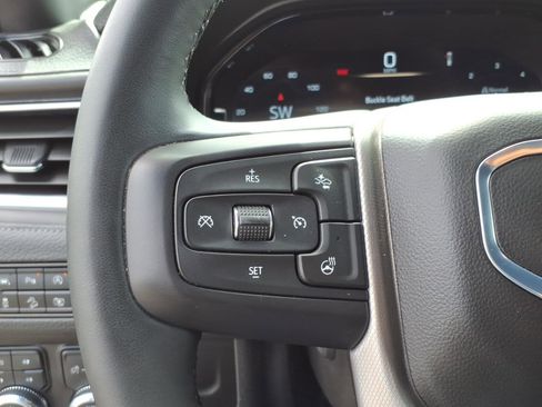Used 2024 GMC Yukon XL Denali AWD/4WD image 17
