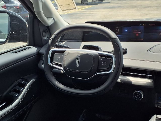 New 2025 Lincoln Navigator Reserve AWD/4WD image 10