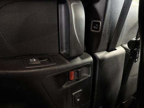 Used 2025 Chrysler Pacifica Limited FWD image 19