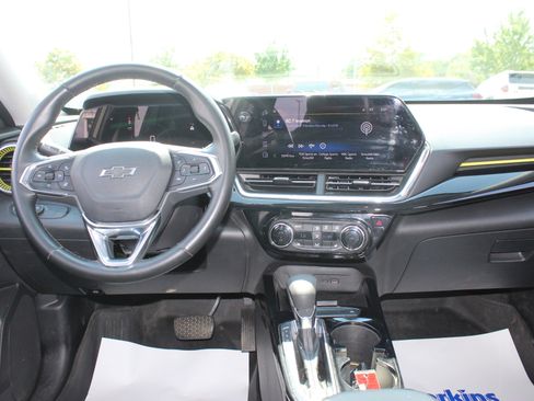 Used 2025 Chevrolet Trax ACTIV w/ Driver Confidence Package FWD image 23