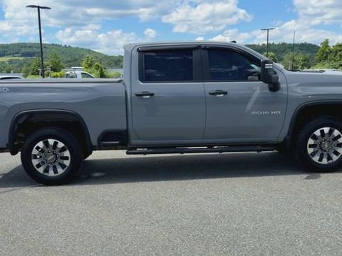 Used 2025 Chevrolet Silverado 2500 Custom AWD/4WD image 9