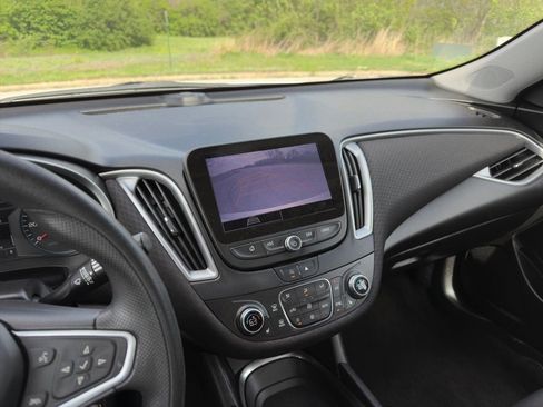 Used 2022 Chevrolet Malibu LT FWD image 11