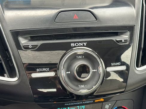 Used 2018 Ford Focus Titanium FWD image 57