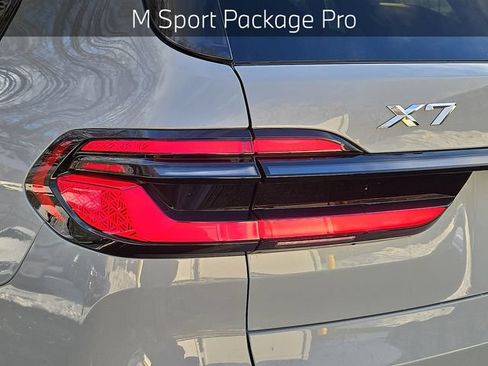 Used 2025 BMW X7 xDrive40i w/ M Sport Package AWD/4WD image 12