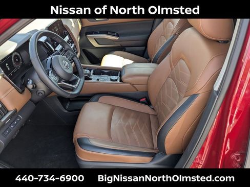 Certified 2024 Nissan Pathfinder Platinum w/ Black Appearance Package AWD/4WD image 25