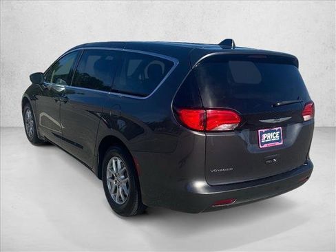 Used 2022 Chrysler Voyager LX image 7