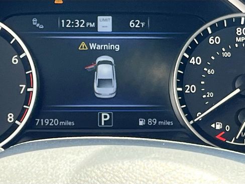 Used 2021 Nissan Maxima SR w/ Sport Mat Group FWD image 12