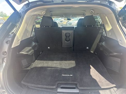 Used 2018 Nissan Rogue SV w/ Premium Package image 21