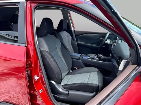 Used 2023 Nissan Rogue SV FWD image 9