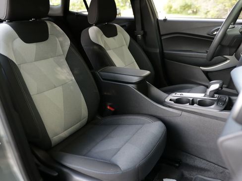 Used 2025 Chevrolet Trax LS w/ LS Convenience Package FWD image 25