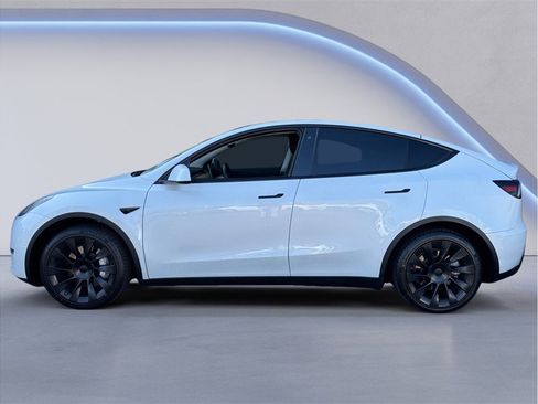 Used 2020 Tesla Model Y Long Range image 3