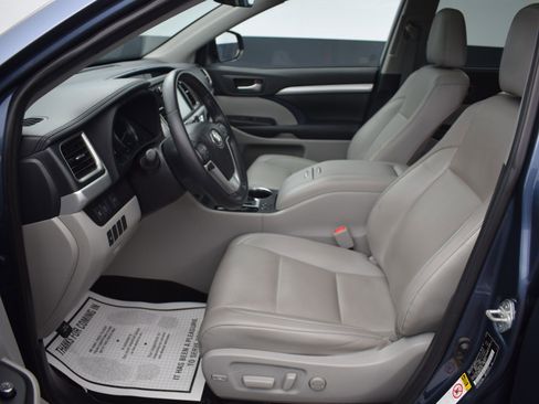 Used 2019 Toyota Highlander XLE image 16