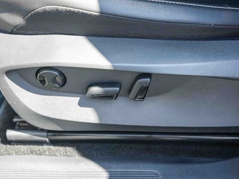 Used 2023 Volkswagen Tiguan SE w/ Panoramic Sunroof Package FWD image 21