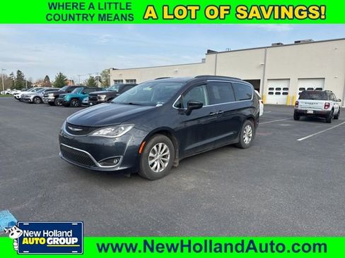Used 2019 Chrysler Pacifica Touring Plus w/ Cold Weather Group image 1