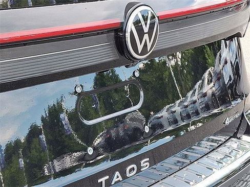 New 2025 Volkswagen Taos SE image 23