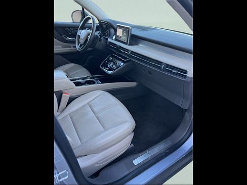 Used 2022 Lincoln Corsair Standard w/ Premium Package image 16