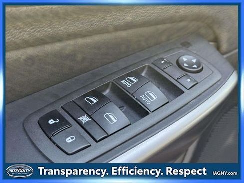 Used 2022 Jeep Cherokee Limited w/ Mopar Interior Package AWD/4WD image 16