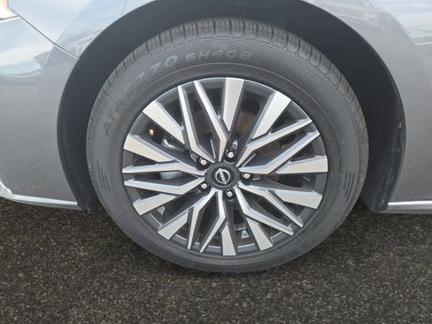 Used 2025 Nissan Altima 2.5 SV FWD image 14