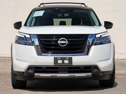 Used 2023 Nissan Pathfinder SL w/ SL Premium Package FWD image 6