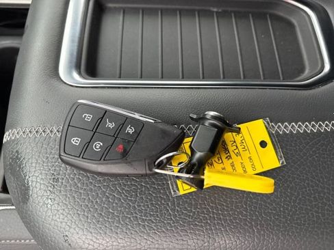 Used 2022 GMC Yukon XL Denali image 28