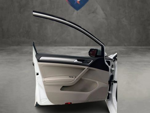 Used 2015 Volkswagen Golf TDI SE image 39