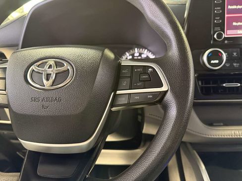 Used 2022 Toyota Highlander L FWD image 10