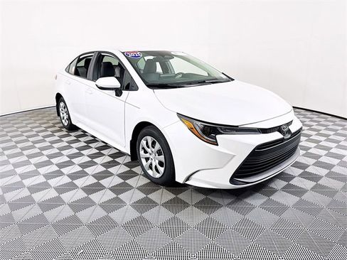 Certified 2025 Toyota Corolla LE image 1