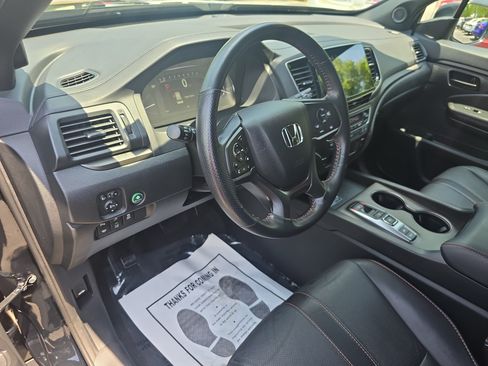 Used 2024 Honda Passport TrailSport image 16