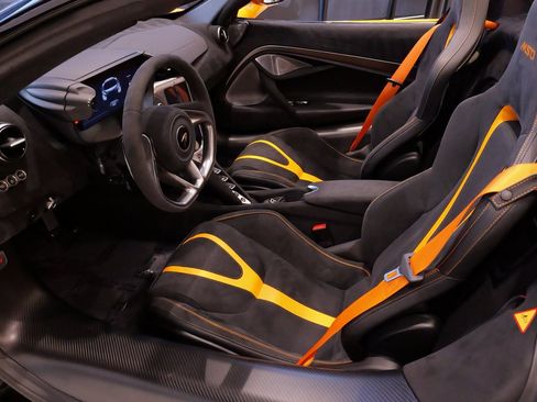 Used 2024 McLaren 750S Spider image 32