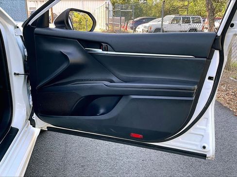 Used 2022 Toyota Camry SE image 21