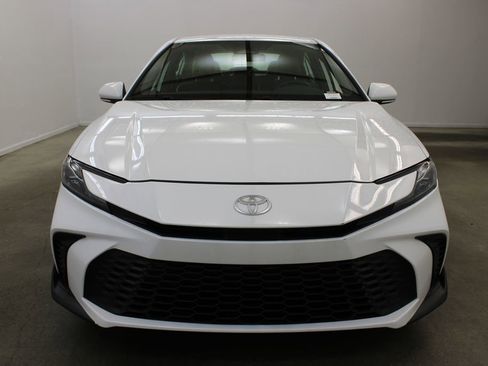 Used 2025 Toyota Camry SE FWD image 7