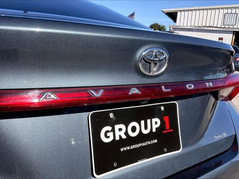 Used 2022 Toyota Avalon XLE image 29