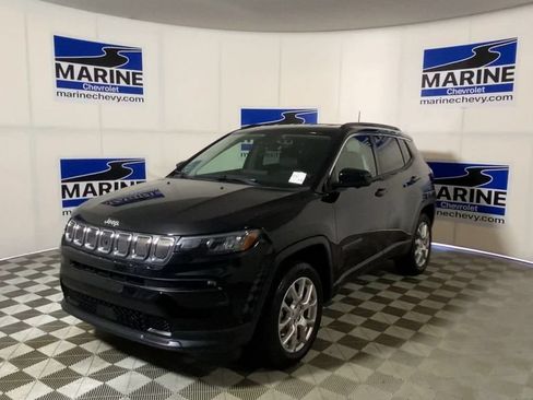 Used 2022 Jeep Compass Latitude AWD/4WD image 6