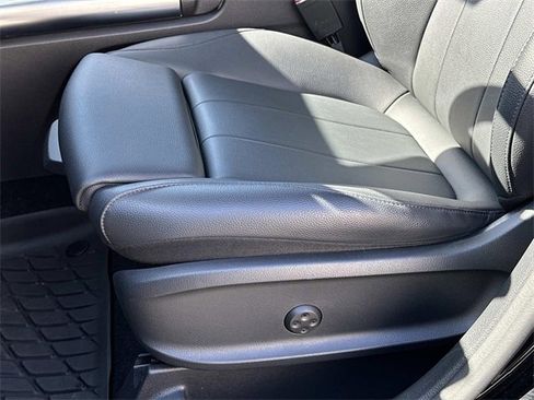 Certified 2023 Mercedes-Benz GLA 250 4MATIC image 16