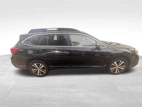 Used 2018 Subaru Outback 2.5i Limited AWD/4WD image 9