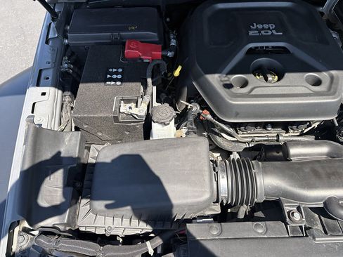 Used 2019 Jeep Wrangler Sport AWD/4WD image 31