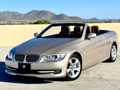 Used 2013 BMW 335i Convertible RWD image 6