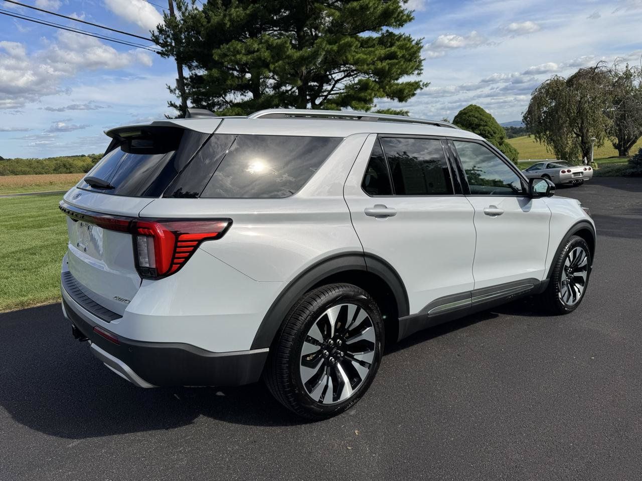 Used 2026 Ford Explorer Platinum w/ LUX Leather Package AWD/4WD image 6
