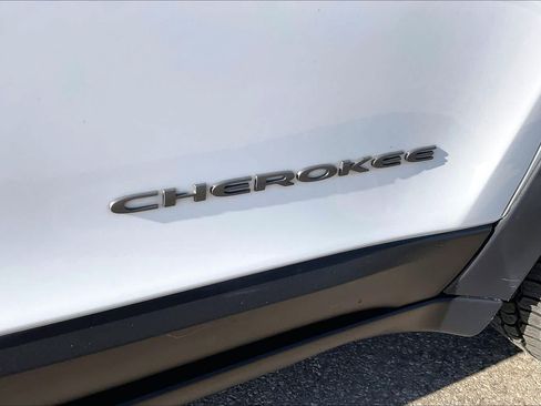 Used 2016 Jeep Cherokee Trailhawk w/ Comfort/Convenience Group AWD/4WD image 10
