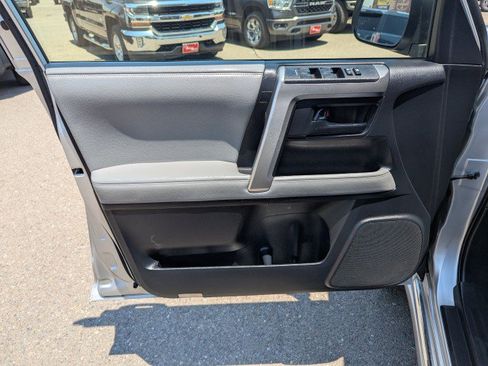 Used 2012 Toyota 4Runner SR5 w/ Premium Pkg w/3rd Row Seat AWD/4WD image 9