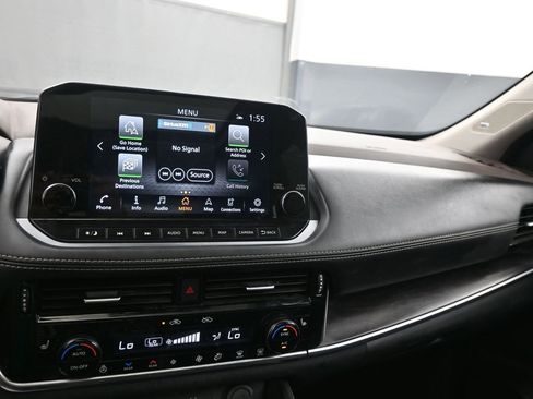 Used 2021 Nissan Rogue SL w/ Premium Package image 13