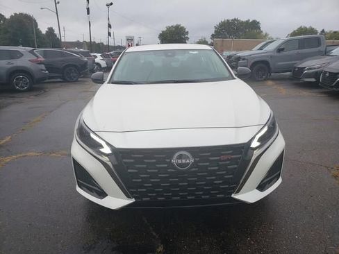 New 2025 Nissan Altima 2.5 SR image 10