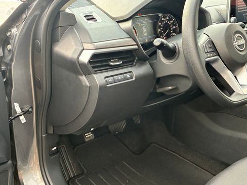 Used 2025 Nissan Altima 2.5 SV image 34