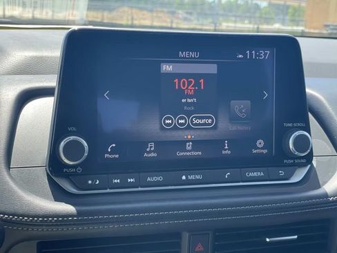 Used 2024 Nissan Rogue SV FWD image 25