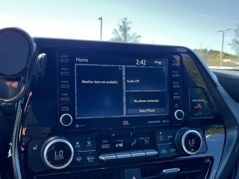 Used 2021 Toyota Highlander XSE image 24