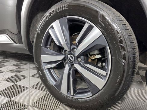 Used 2025 Nissan Rogue SL image 10