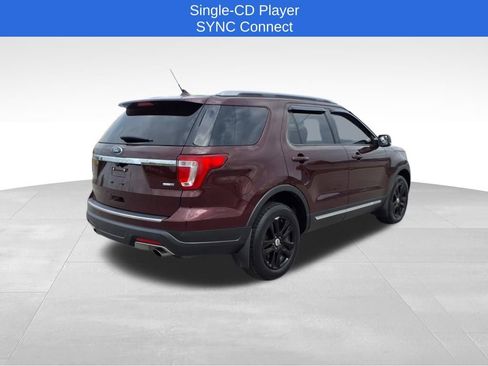 Used 2018 Ford Explorer XLT w/ Equipment Group 202A image 5