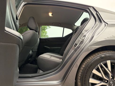Used 2025 Nissan Altima 2.5 SV FWD image 25