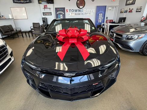 Used 2017 Chevrolet Camaro SS RWD image 3