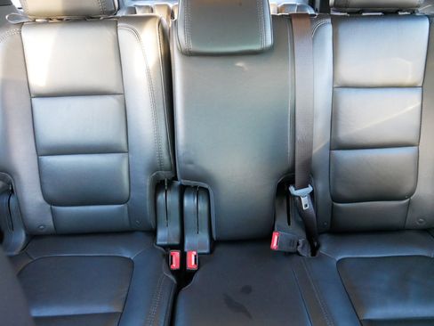 Used 2013 Ford Explorer XLT image 13